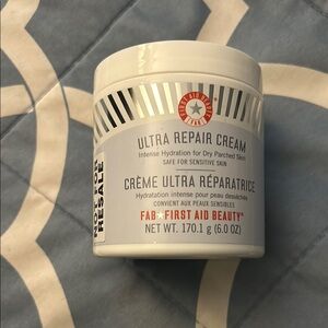 First Aid Beauty Ultra Repair Cream - White